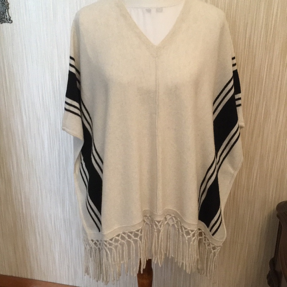 Cashmere poncho. New